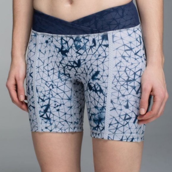 Lululemon Pedal Pace Short Star Crushed Silver Fox Deep Navy Size 4